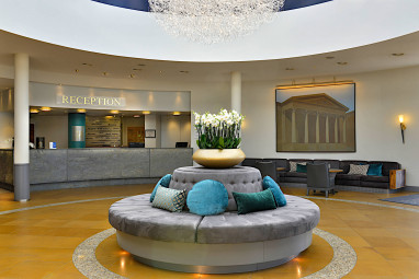 Best Western Premier Parkhotel Kronsberg: Холл