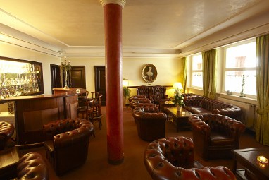 TOP Hotel Jagdschloss Niederwald: Bar/Salon
