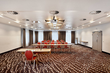 H+ Hotel Frankfurt Airport West: конференц-зал