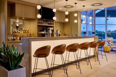 Courtyard by Marriott Magdeburg: Bar/Lounge
