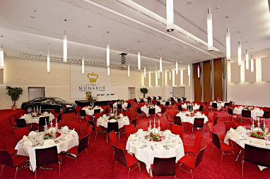 The Monarch Hotel & Convention Center: Toplantı Odası