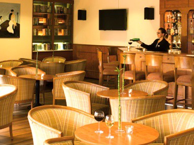 IAT Plaza Hotel Trier: Bar/salotto