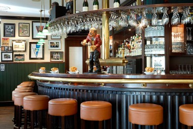 Steigenberger Hotel Dortmund: Bar/salotto