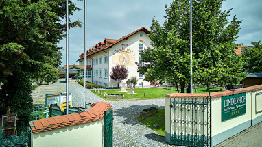 Hotel & Restaurant LinderHof: Exterior View