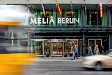 Meliá Berlin: Вид снаружи