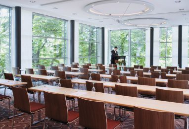 Mövenpick Hotel Hamburg : конференц-зал