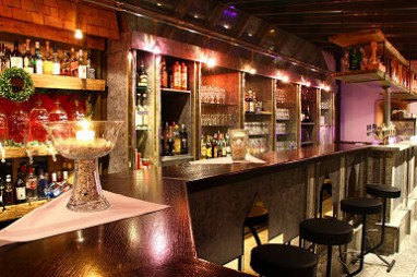 Schlosshotel Neufahrn: 酒吧/休息室
