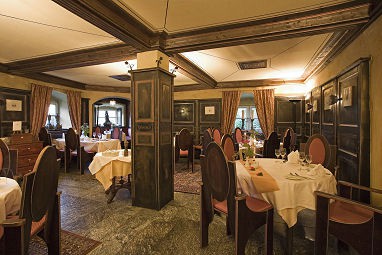 Schlosshotel Neufahrn: レストラン