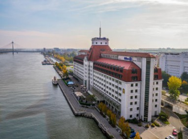 Hilton Vienna Danube Waterfront: Widok z zewnątrz