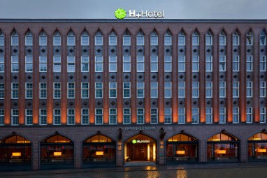 H+ Hotel Lübeck: Vista externa