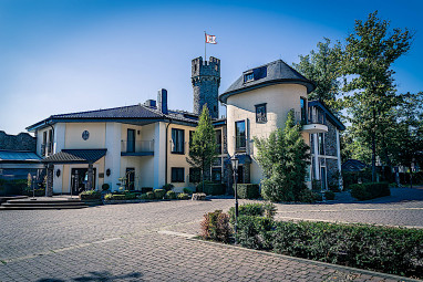 Hotel Burg Schwarzenstein: 외관 전경
