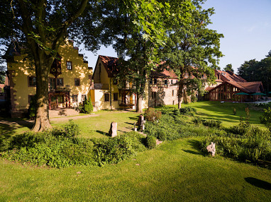 Schlosshotel Weyberhöfe: Vista externa