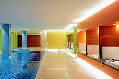 SIDE Design Hotel: 泳池