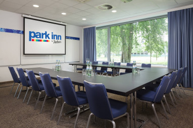 Park Inn By Radisson Frankfurt Airport: Sala de conferências
