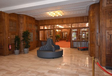 Hotel Badehof: Холл