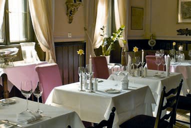 Romantik Hotel Weinhaus Messerschmitt: Restoran