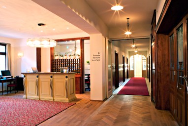 Jugendstil-Hotel Paxmontana: Hol recepcyjny