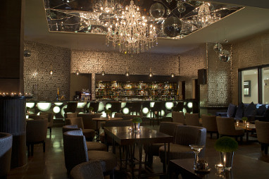 Radisson Blu Edwardian Heathrow Hotel: Bar/salotto
