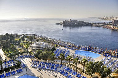 Marina Hotel Corinthia Beach Resort: Widok z zewnątrz