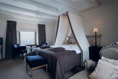 Romantik Hotel Auberge de Campveerse Toren: 객실