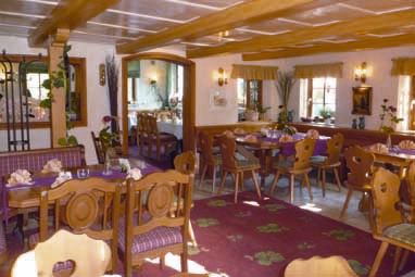 Romantik Hotel Zum Lindengarten: Restoran
