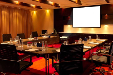Media Rotana Hotel Dubai: конференц-зал