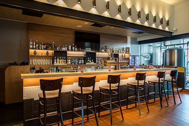 Styles Hotel Frankfurt Airport: Bar/salotto