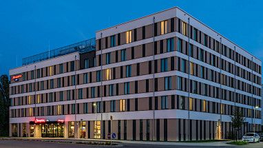 Hampton by Hilton Freiburg: Vista externa