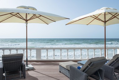Radisson Blu Hotel Ajman: 해변