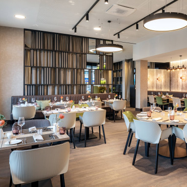 NH Mannheim: Restauracja